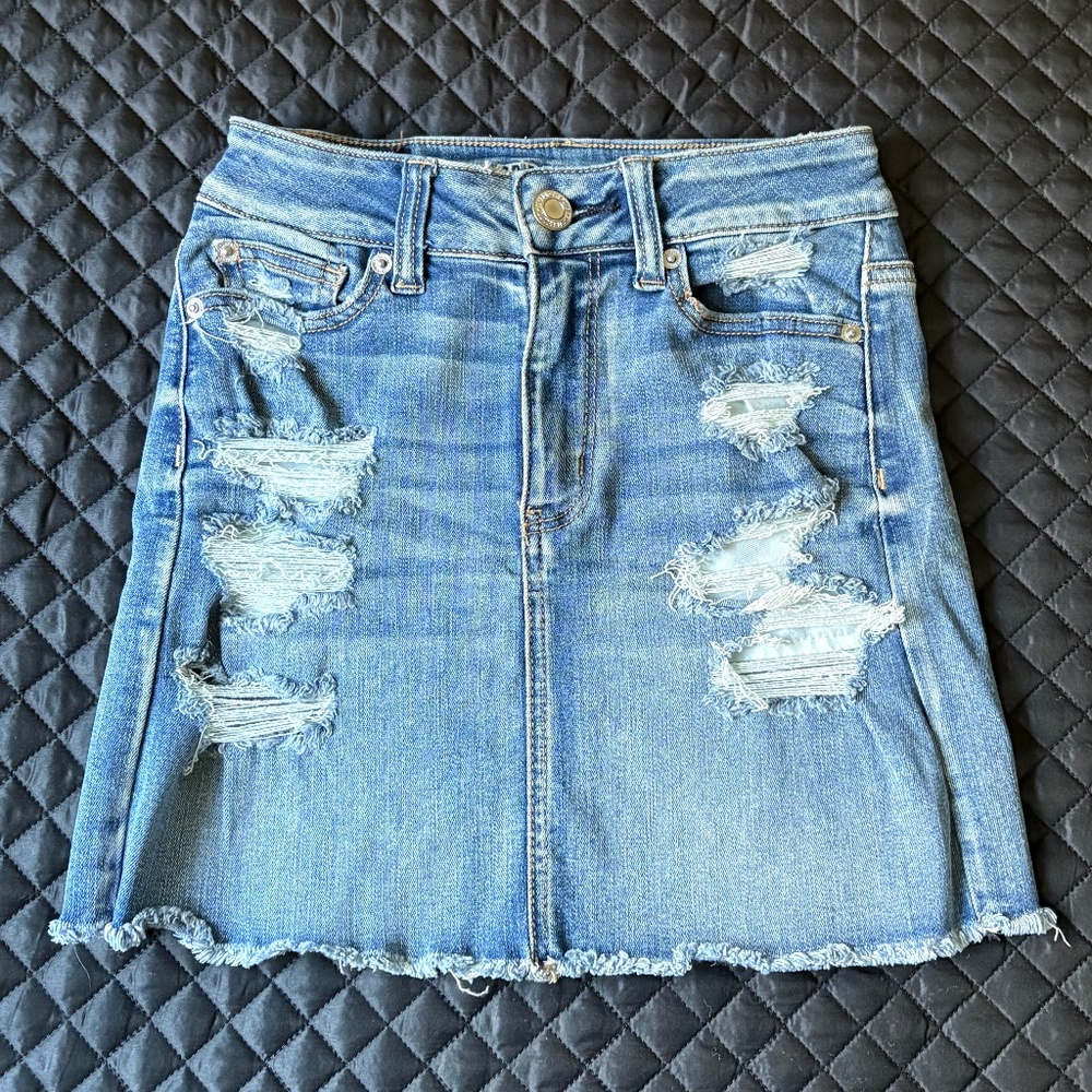American Eagle Medium Wash Stretch Distressed Denim Skirt, Size 00